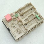 Toyota Avensis T27 drošinātāju kārbas vadības bloks 8273005S60 8273005J70