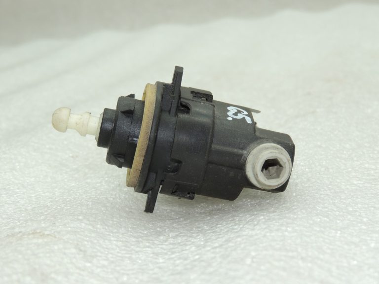 Toyota Avensis T27 priekšējo lukturu servomotors 92000866