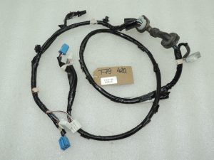 Toyota Avensis T27 aizmugurējo durvju instalācijas instalācija 8218405280