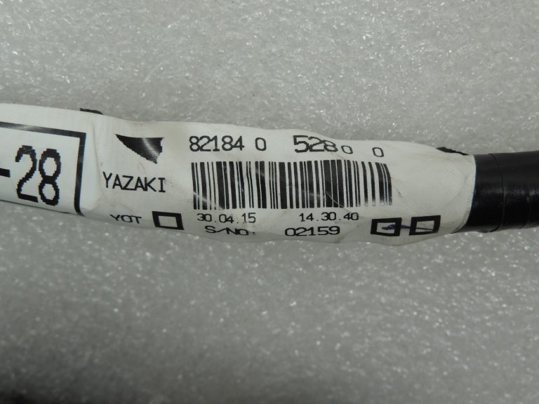 Toyota Avensis T27 aizmugurējo durvju instalācijas instalācija 8218405280