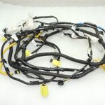 Toyota Avensis T27 interjera apakšējās virsbūves elektroinstalācijas siksna pa labi 8216205L40