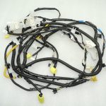 Toyota Avensis T27 interjera apakšējās virsbūves elektroinstalācijas siksna pa labi 8216205L40