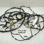 Toyota Avensis T27 interjera apakšējās virsbūves elektroinstalācijas siksna kreisā 8216105P90