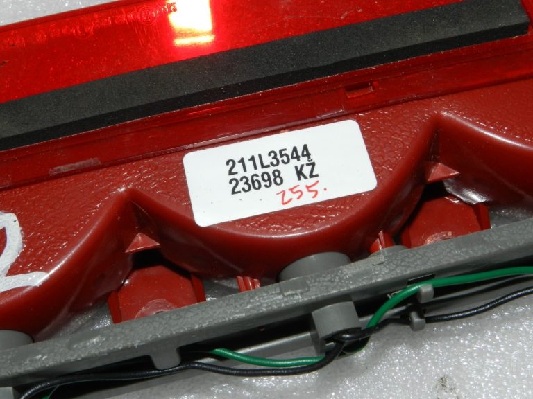 Kia Sportage Mk3 Trešais bremžu lukturis Bremžu signāls 92700 3W000 Testēts oriģināls