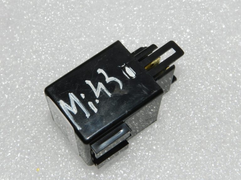 Citroen C-Crosser Mitsubishi Outlander Aizdedzes atslēgas apgaismojuma releja MB818524