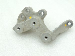 Opel Insignia B M32 manuālās pārnesumkārbas kronšteina atbalsts pa kreisi 22937306