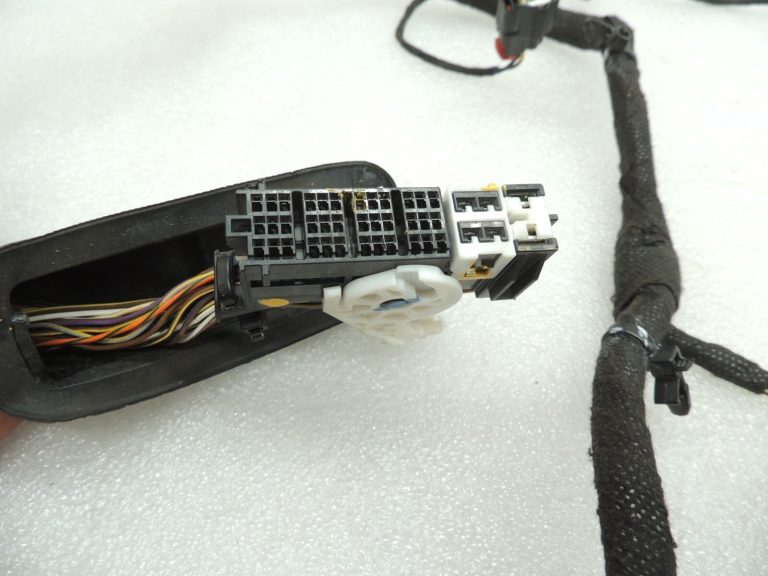 Opel Insignia B Priekšējo kreiso durvju elektroinstalācija 39152991 Priekšējo kreiso durvju elektroinstalācija