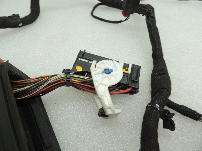 Opel Insignia B Priekšējo kreiso durvju elektroinstalācija 39152991 Priekšējo kreiso durvju elektroinstalācija