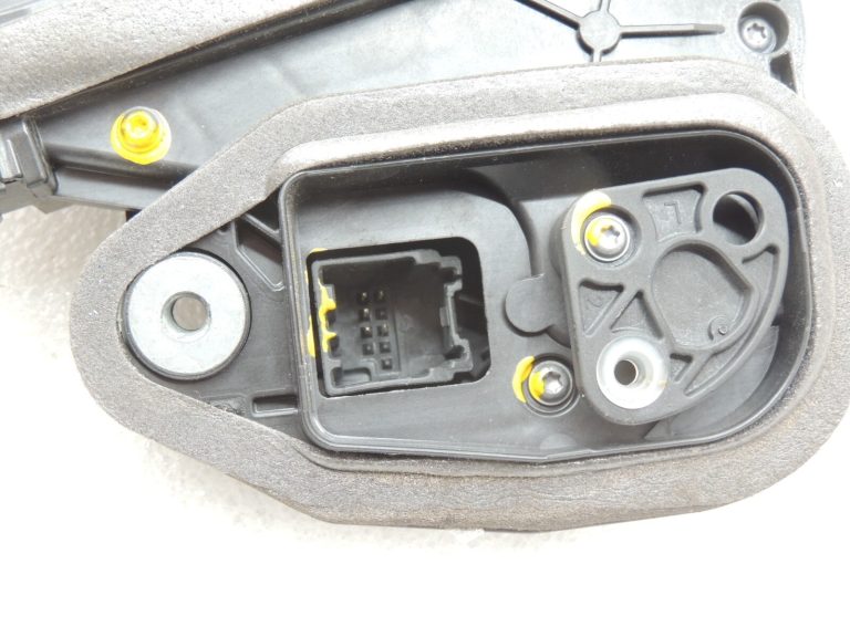 Opel Insignia B Aizmugures kreiso durvju slēdzene 13598377 13533625