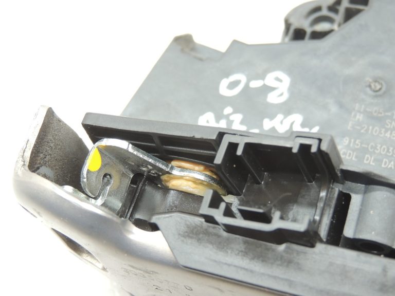 Opel Insignia B Aizmugures kreiso durvju slēdzene 13598377 13533625