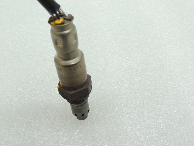Oriģināls Seat Cupra Leon 1.5TSI DFYA Lambda sensors pēc katalītiskā neitralizatora 04E906262CS