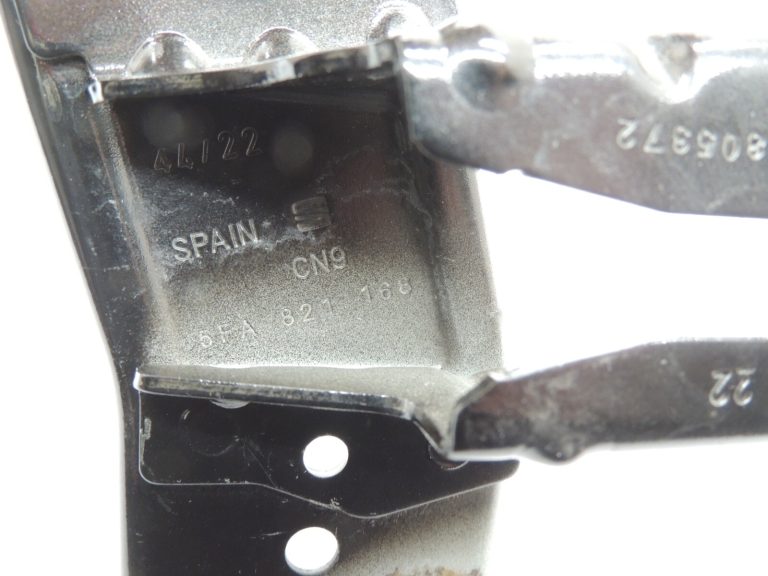 Oriģināls Seat Cupra Leon KL8 Priekšējā labā luktura kronšteins Apakša 5FA821168