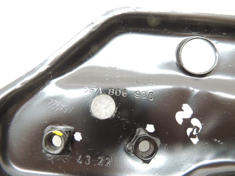 Oriģināls Seat Cupra Leon KL8 Priekšējā labā luktura kronšteins augšējais 5FA806930