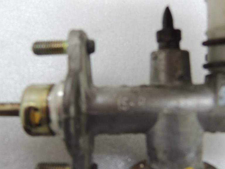 Isuzu Trooper 3 AISIN sajūga cilindra galvenais cilindrs 8972130400 97213040