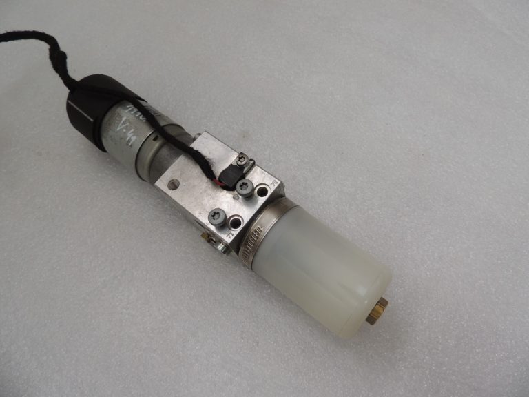 Volvo V70 III aizmugurējo durvju hidrauliskais sūknis bagāžnieka vāka atvērējs 31218393 30716755