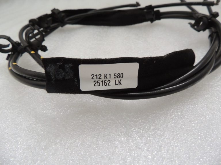 Volvo V70 III aizmugurējo durvju hidrauliskā sūkņa līnija poz. 71+72 31218396 GCP Līnijas