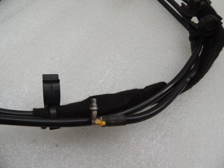 Volvo V70 III aizmugurējo durvju hidrauliskā sūkņa līnija poz. 71+72 31218396 GCP Līnijas