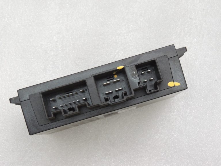 Volvo V70 III aizmugurējo durvju hidrauliskā sūkņa vadības bloks 31218393 31217840 32128404