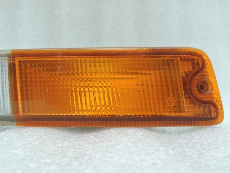 Mitsubishi L200 MK3 MR245380 Autostāvvietas gaismas indikators priekšējais labais 041-4322R DEFEKTĪVS