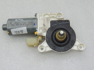 Chrysler Grand Voyager V Window regulator motor front right 68030656AA