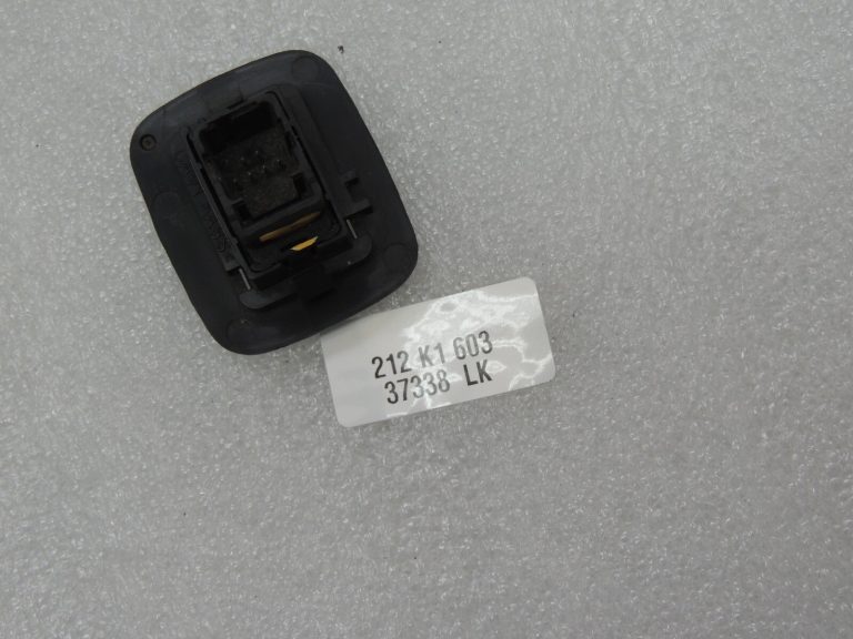 Chrysler Grand Voyager V Aizmugurējo sēdekļu apsildes slēdzis 68024996AA
