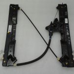 Oriģinālais Chrysler Grand Voyager V aizmugurējā kreisā loga regulatora rāmis 68030719AA