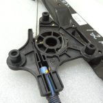 Oriģinālais Chrysler Grand Voyager V aizmugurējā kreisā loga regulatora rāmis 68030719AA