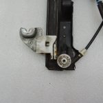 Oriģinālais Chrysler Grand Voyager V aizmugurējā kreisā loga regulatora rāmis 68030719AA