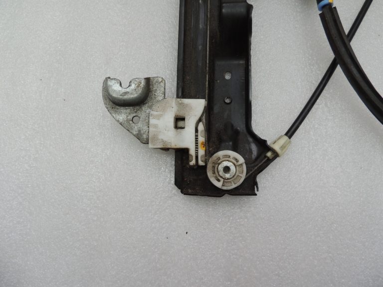 Oriģinālais Chrysler Grand Voyager V aizmugurējā kreisā loga regulatora rāmis 68030719AA
