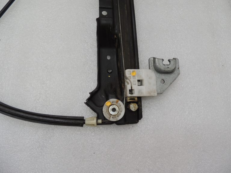 Oriģinālais Chrysler Grand Voyager V aizmugurējā kreisā loga regulatora rāmis 68030719AA