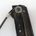 Oriģinālais Chrysler Grand Voyager V aizmugurējā kreisā loga regulatora rāmis 68030719AA