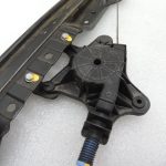 Oriģinālais Chrysler Grand Voyager V aizmugurējā kreisā loga regulatora rāmis 68030719AA