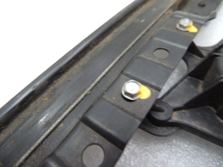Oriģinālais Chrysler Grand Voyager V aizmugurējā kreisā loga regulatora rāmis 68030719AA