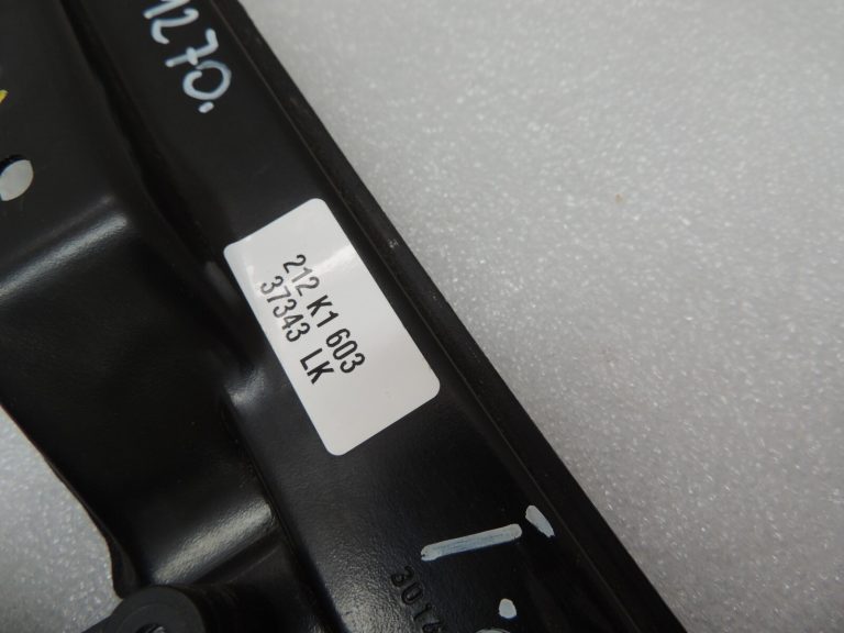 Oriģinālais Chrysler Grand Voyager V aizmugurējā kreisā loga regulatora rāmis 68030719AA