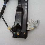 Oriģinālais Chrysler Grand Voyager V aizmugurējā kreisā loga regulatora rāmis 68030719AA