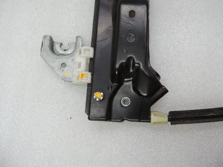 Oriģinālais Chrysler Grand Voyager V aizmugurējā kreisā loga regulatora rāmis 68030719AA