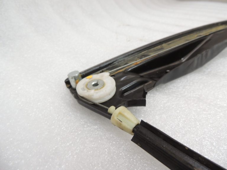 Oriģinālais Chrysler Grand Voyager V Logu regulatora rāmis priekšējais labais 68030654AA