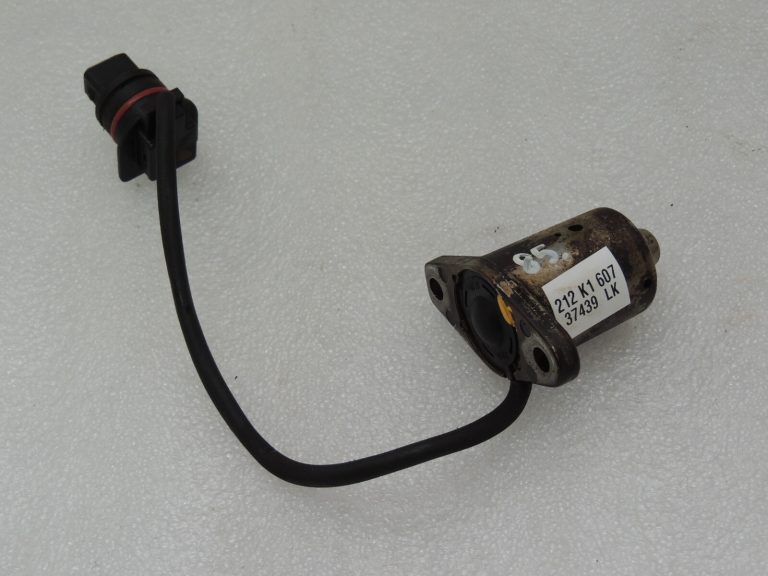 Oriģināls Denso Opel Frontera B 3.2i V6 6VD1 motora eļļas līmeņa sensors 90464774