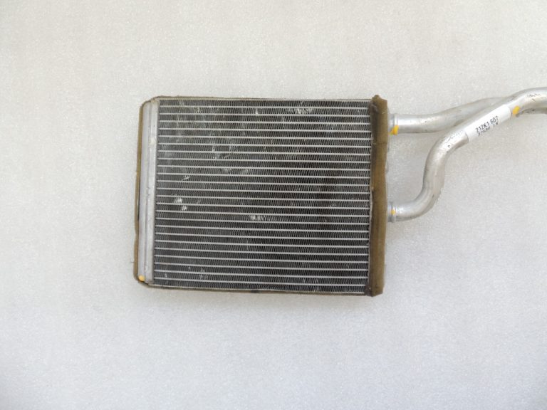Oriģinālais Chrysler Grand Voyager V 2.8CRDi aizmugurējais radiators 68049407AA