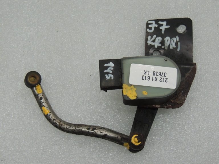 Jeep Grand Cherokee WK2 Izlīdzināšanas sensors priekšējais kreisais 68164093AA
