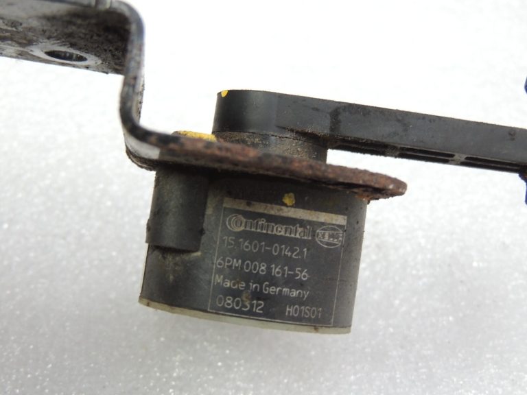 Jeep Grand Cherokee WK2 Izlīdzināšanas sensors priekšējais kreisais 68164093AA