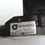 Jeep Grand Cherokee WK2 Izlīdzināšanas sensors priekšējais kreisais 68164093AA