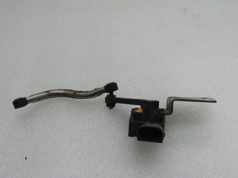 Jeep Grand Cherokee WK2 Izlīdzināšanas sensors priekšējais kreisais 68164093AA
