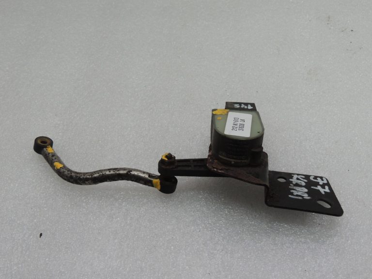 Jeep Grand Cherokee WK2 Izlīdzināšanas sensors priekšējais kreisais 68164093AA
