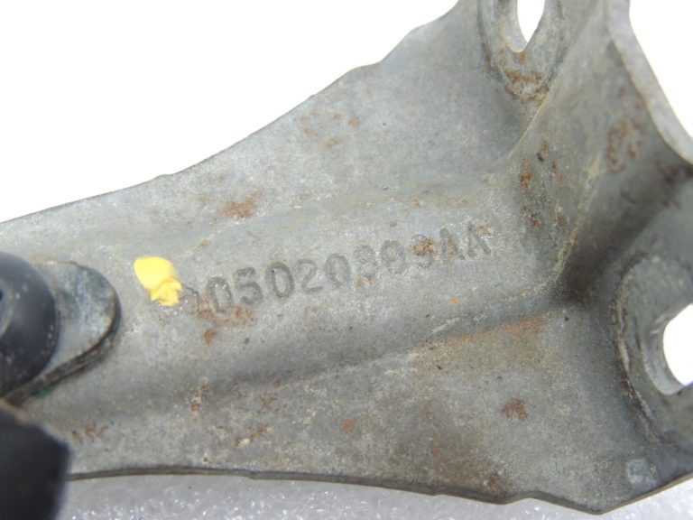 Chrysler Grand Voyager V viru bīdāmās durvis kreisās augšējās 05020899AA