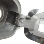 Seat Cupra Leon KL8 degvielas uzpildes pārsega eņģes Mythos Black Met Y9T 5FE809905GY9T 5FE809905GY9T