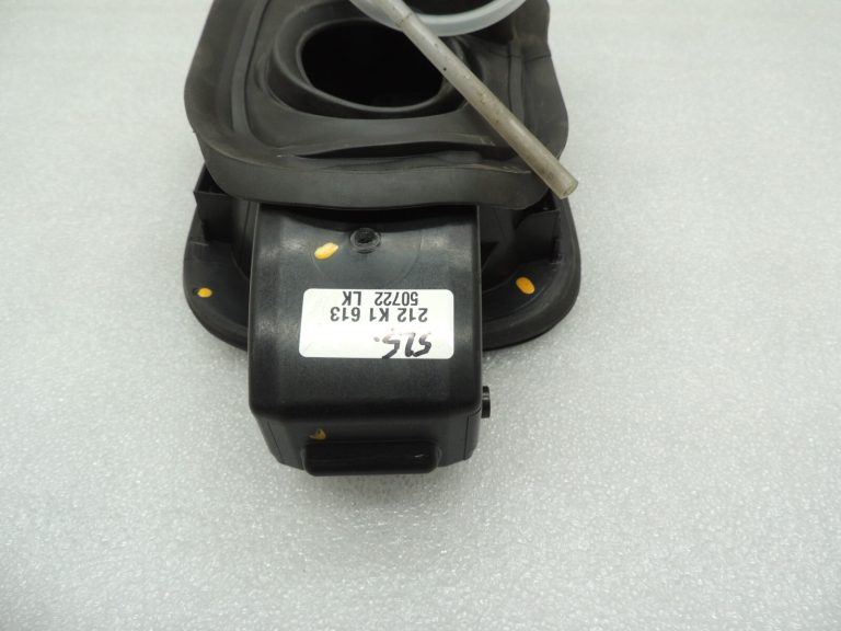 Seat Cupra Leon KL8 degvielas uzpildes pārsega eņģes Mythos Black Met Y9T 5FE809905GY9T 5FE809905GY9T