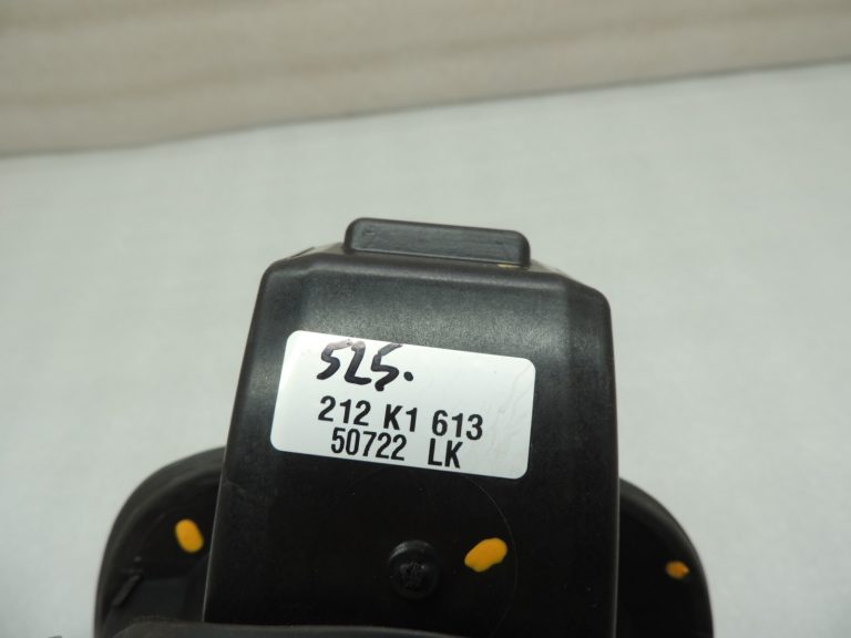 Seat Cupra Leon KL8 degvielas uzpildes pārsega eņģes Mythos Black Met Y9T 5FE809905GY9T 5FE809905GY9T