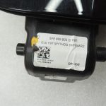 Seat Cupra Leon KL8 degvielas uzpildes pārsega eņģes Mythos Black Met Y9T 5FE809905GY9T 5FE809905GY9T