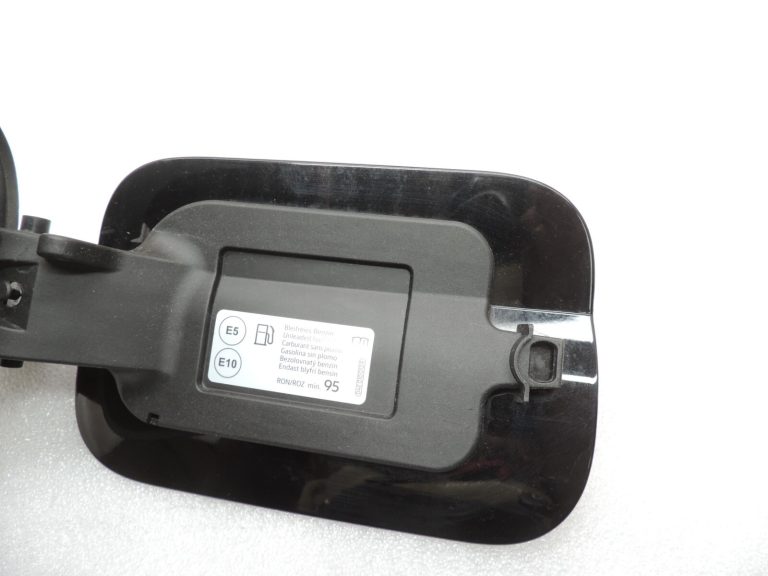 Seat Cupra Leon KL8 degvielas uzpildes pārsega eņģes Mythos Black Met Y9T 5FE809905GY9T 5FE809905GY9T